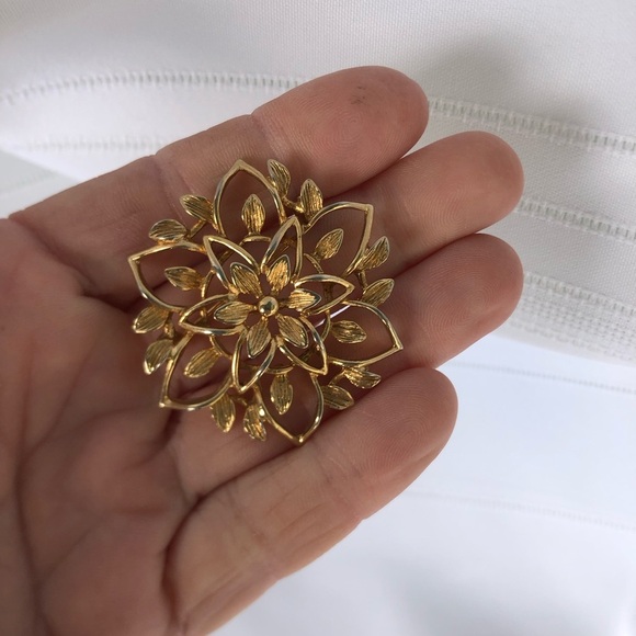 Vtg Sarah Coventry Peta-Lure Floral Brooch - Picture 4 of 5